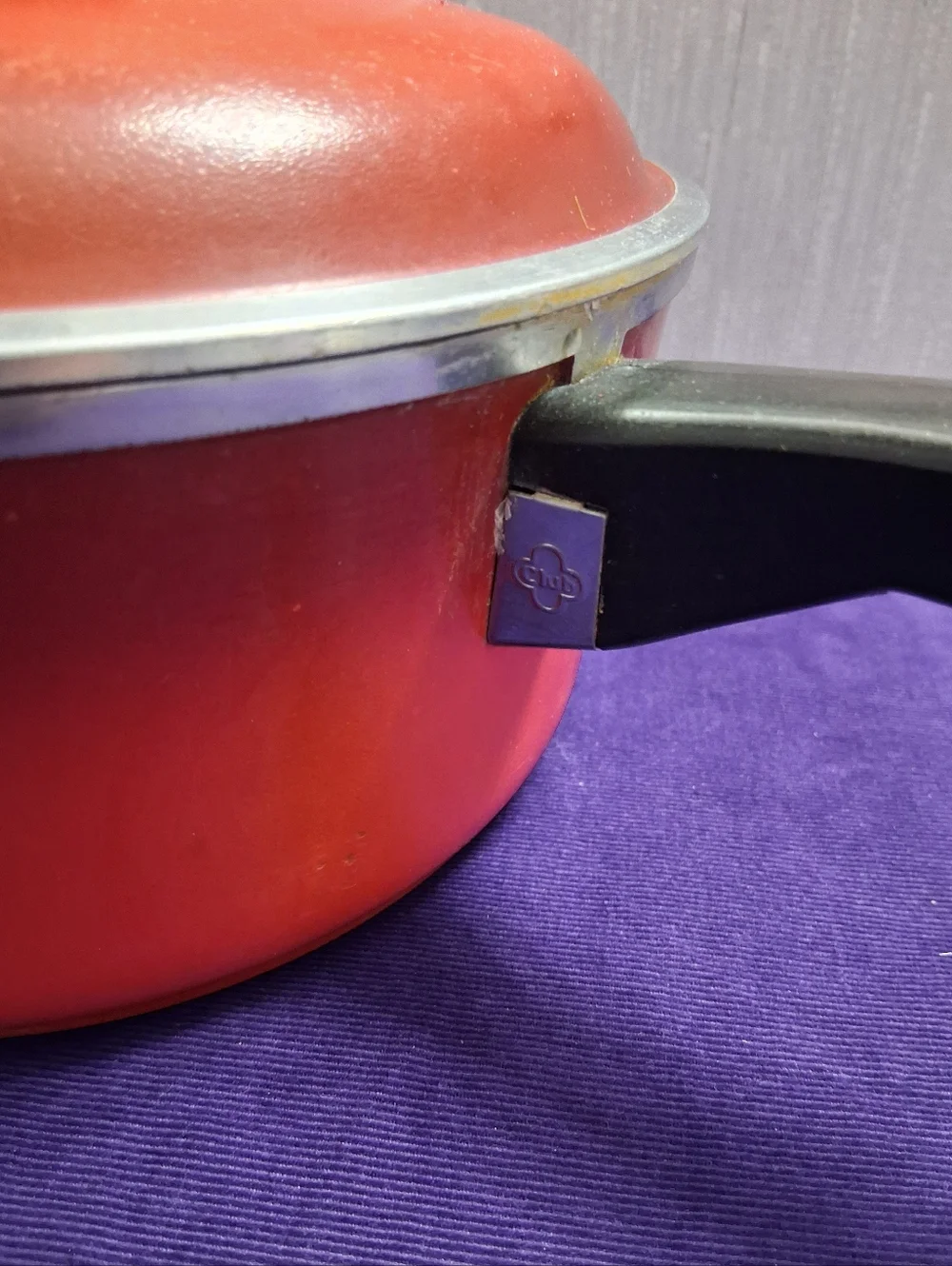 Vintage Club Large Saucepan 3 Qt Poppy Cardinal Red Classic Cookware